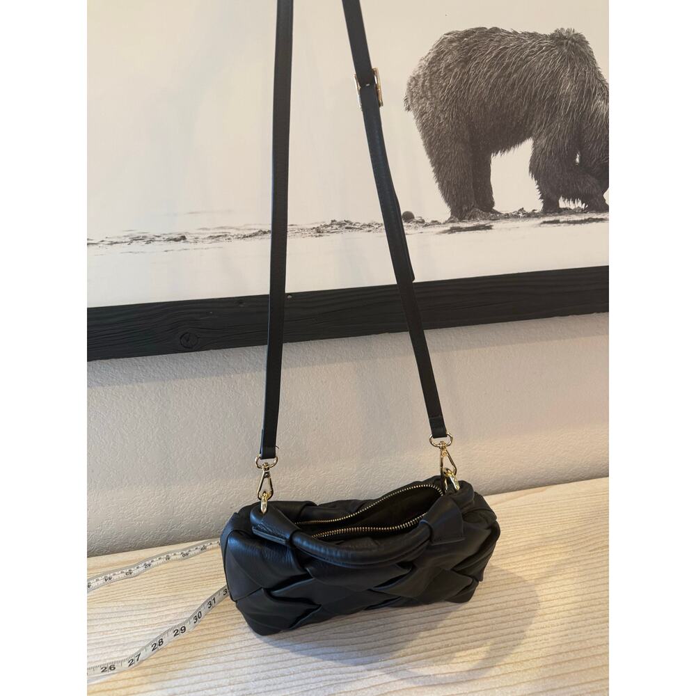 Valentina Fiore two-way Italian woven leather crossbody bag. Gold hardware. - Picture 12 of 13